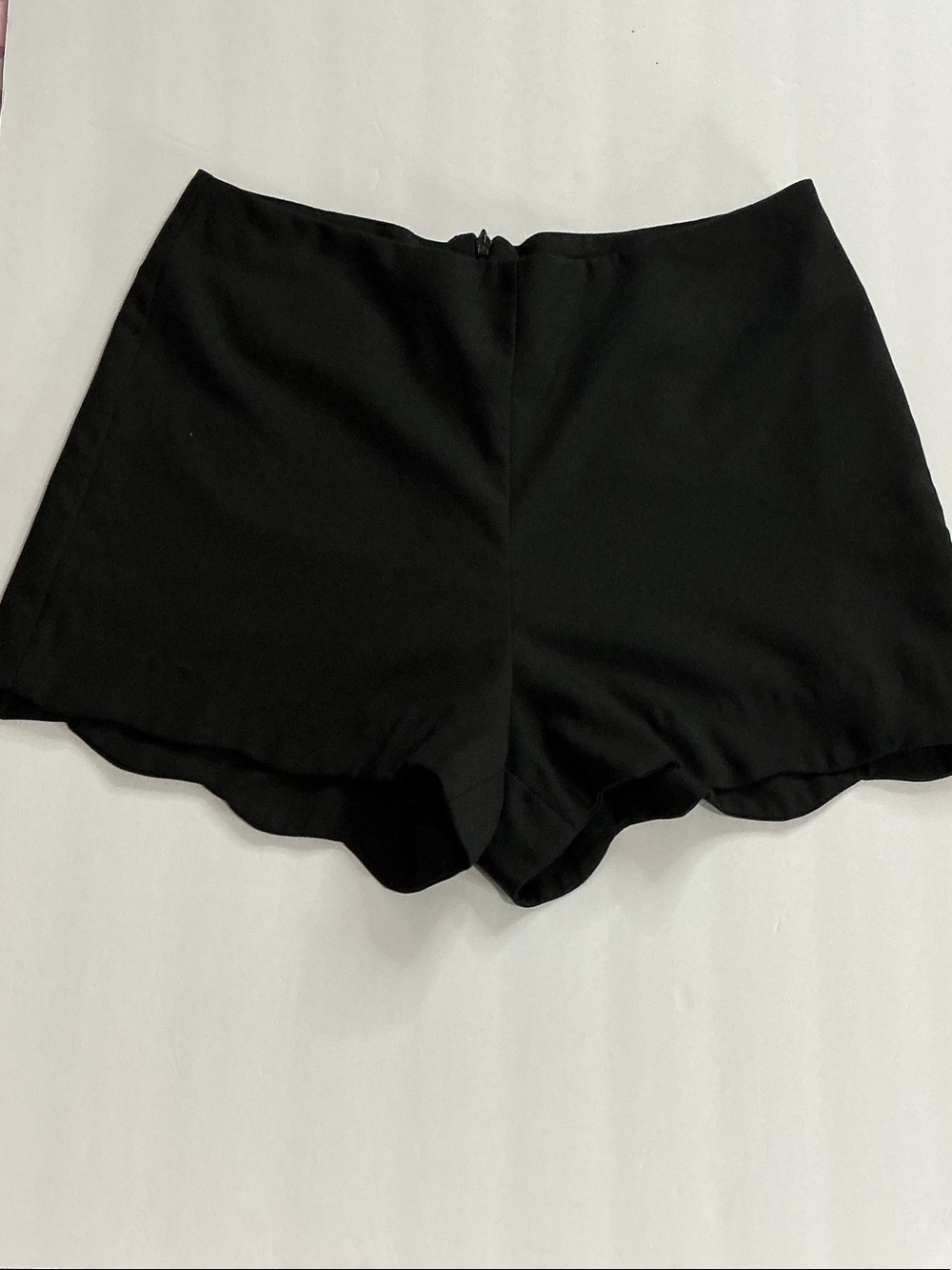 A’gaci Black High-Waist Lined Scallop Hem Shorts